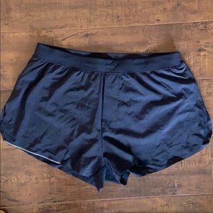 Lululemon women shorts XL (Brand NEW)
